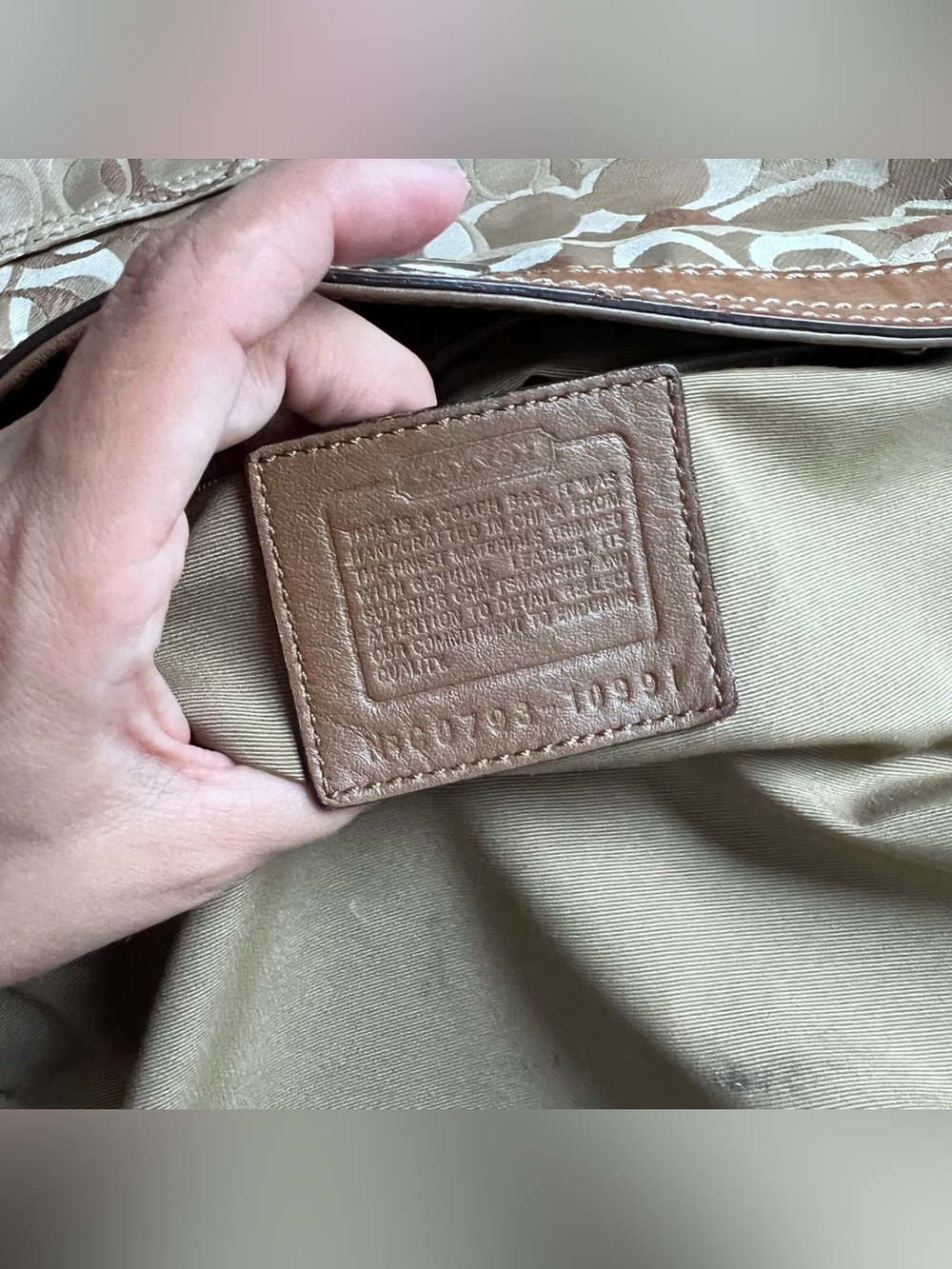 Coach Chelsea Optic Signature Hobo Bag - Picture 6 of 7
